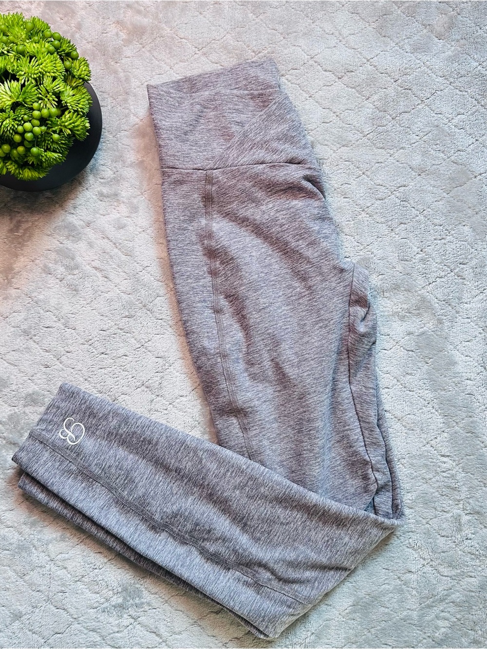 Bombshell Sportswear V-Back Scrunch Leggings Heather Grey Slim Fit Activewear